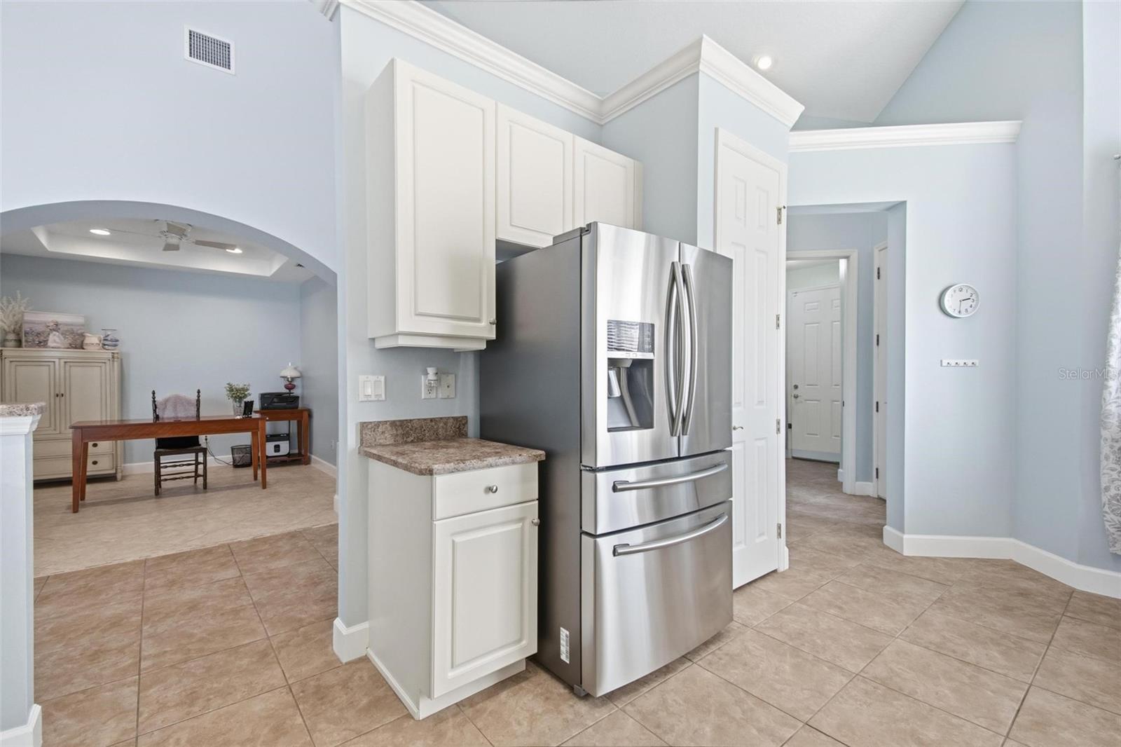 Image 9 of 59 For 3 River Park Drive N