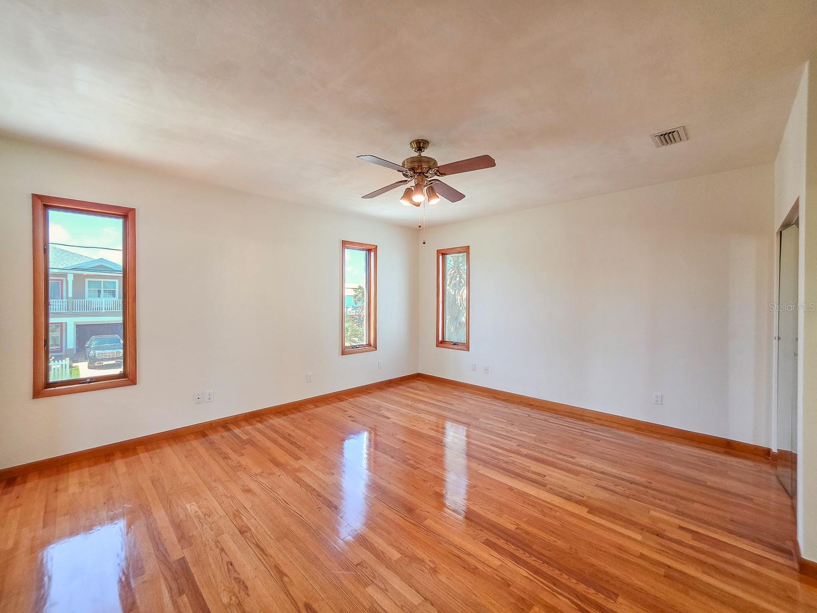 Image 20 of 61 For 2652 Ocean Shore Boulevard