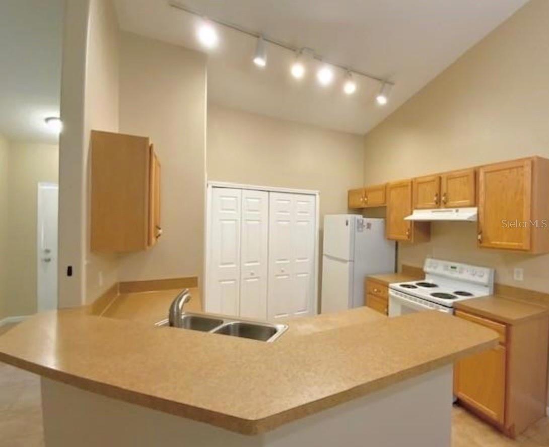 Image 3 of 5 For 14 Regent Lane A & B