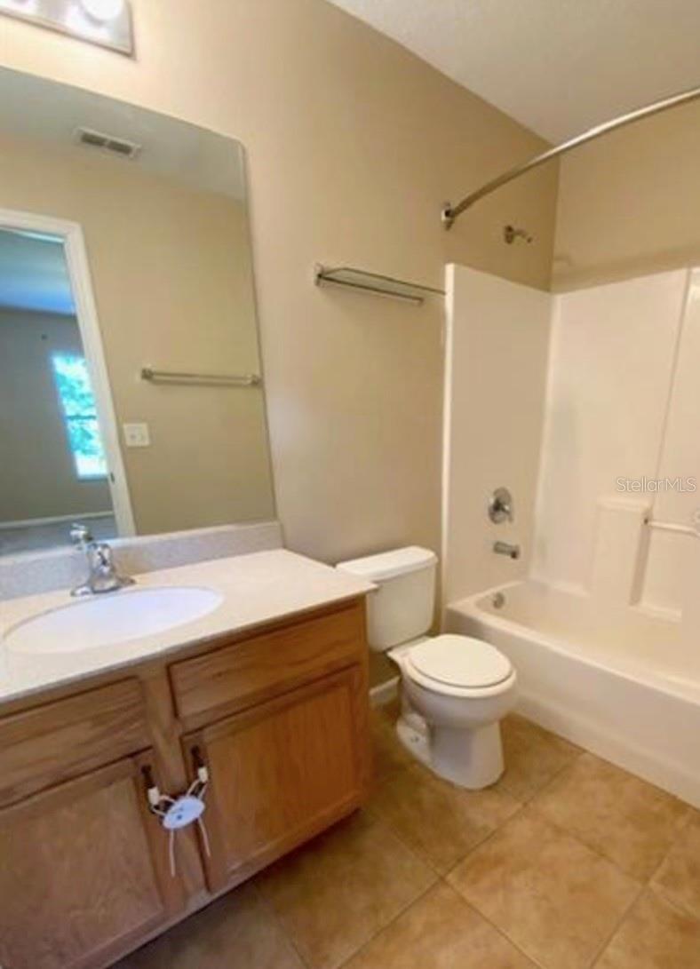 Image 4 of 5 For 14 Regent Lane A & B