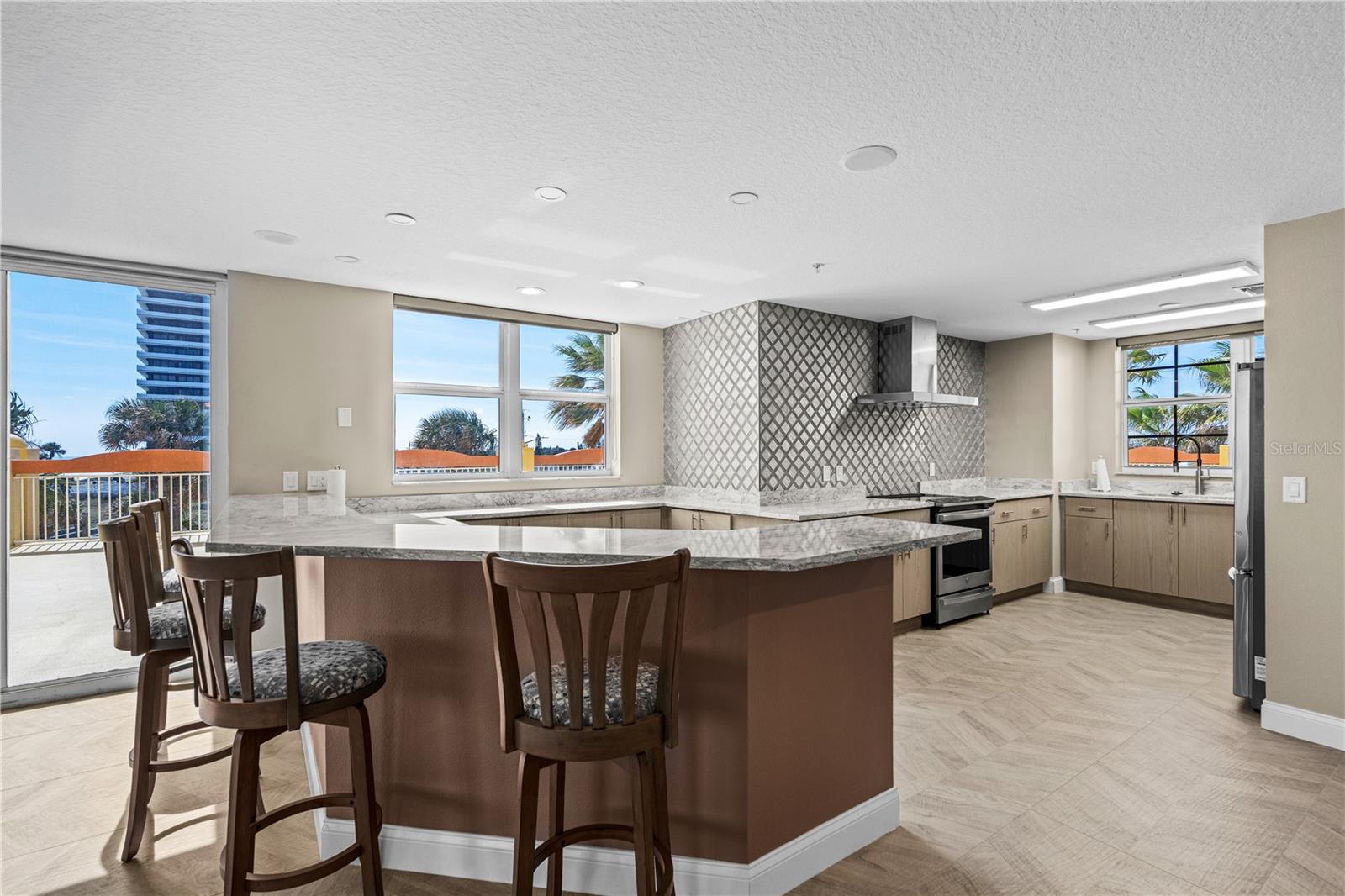 Image 21 of 73 For 2300 Atlantic Avenue 101