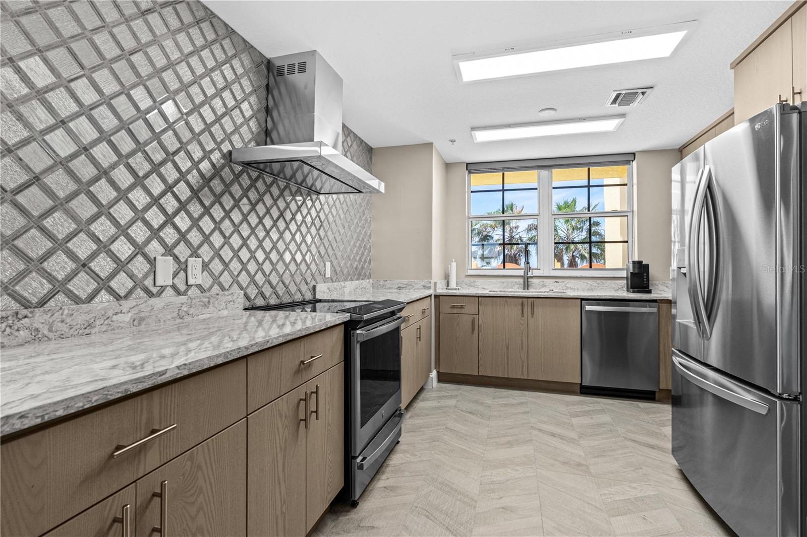 Image 22 of 73 For 2300 Atlantic Avenue 101