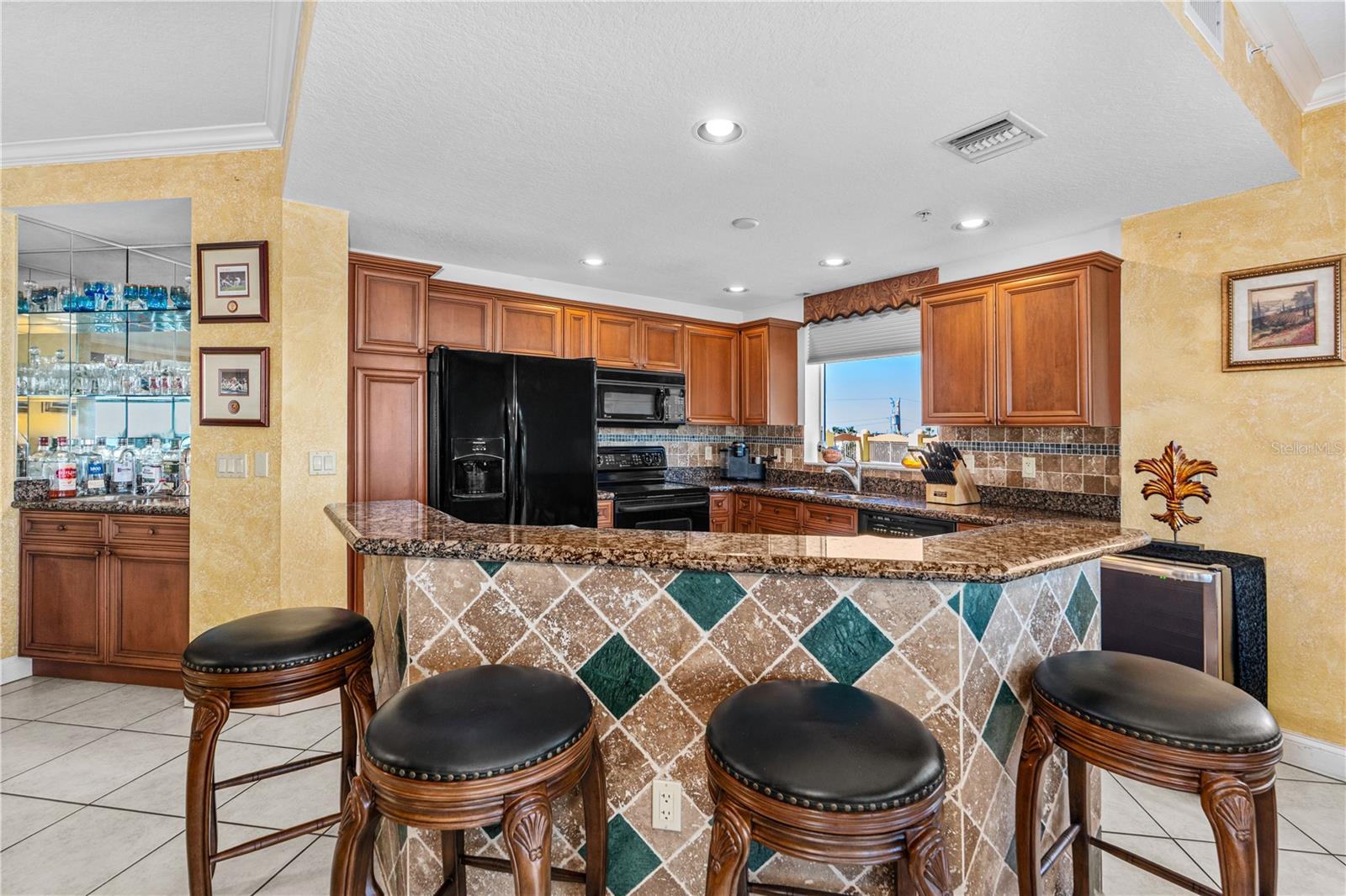 Image 43 of 73 For 2300 Atlantic Avenue 101