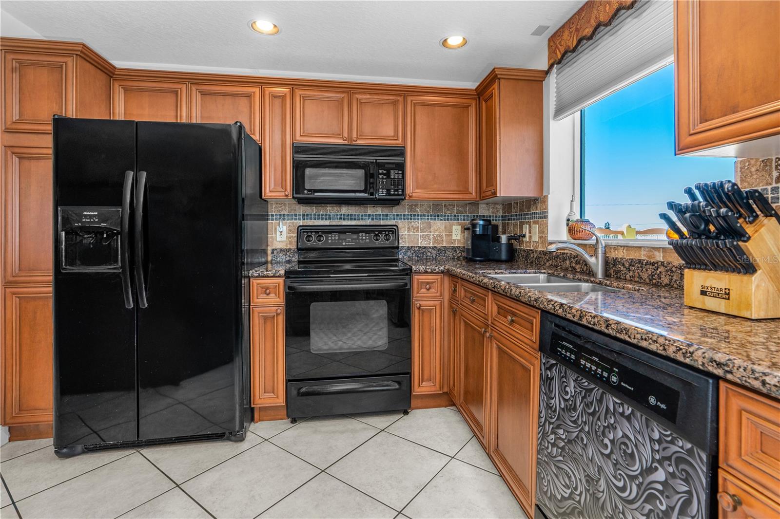 Image 44 of 73 For 2300 Atlantic Avenue 101