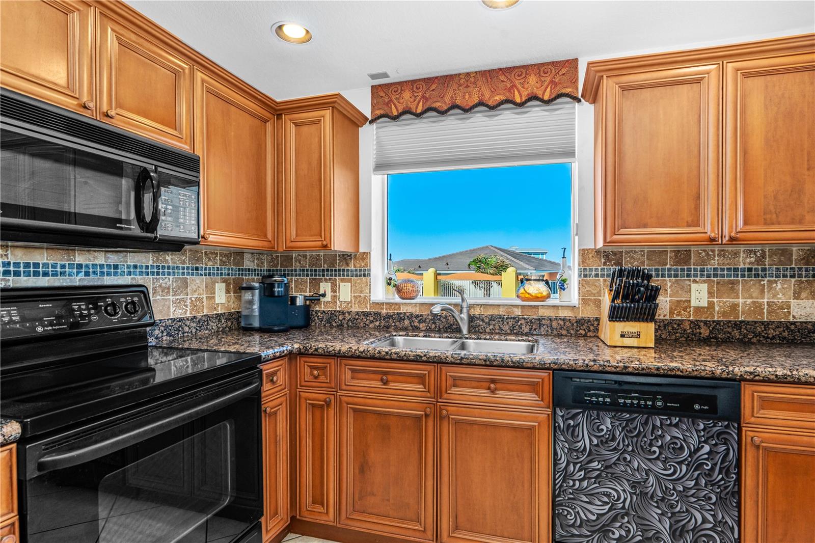 Image 45 of 73 For 2300 Atlantic Avenue 101