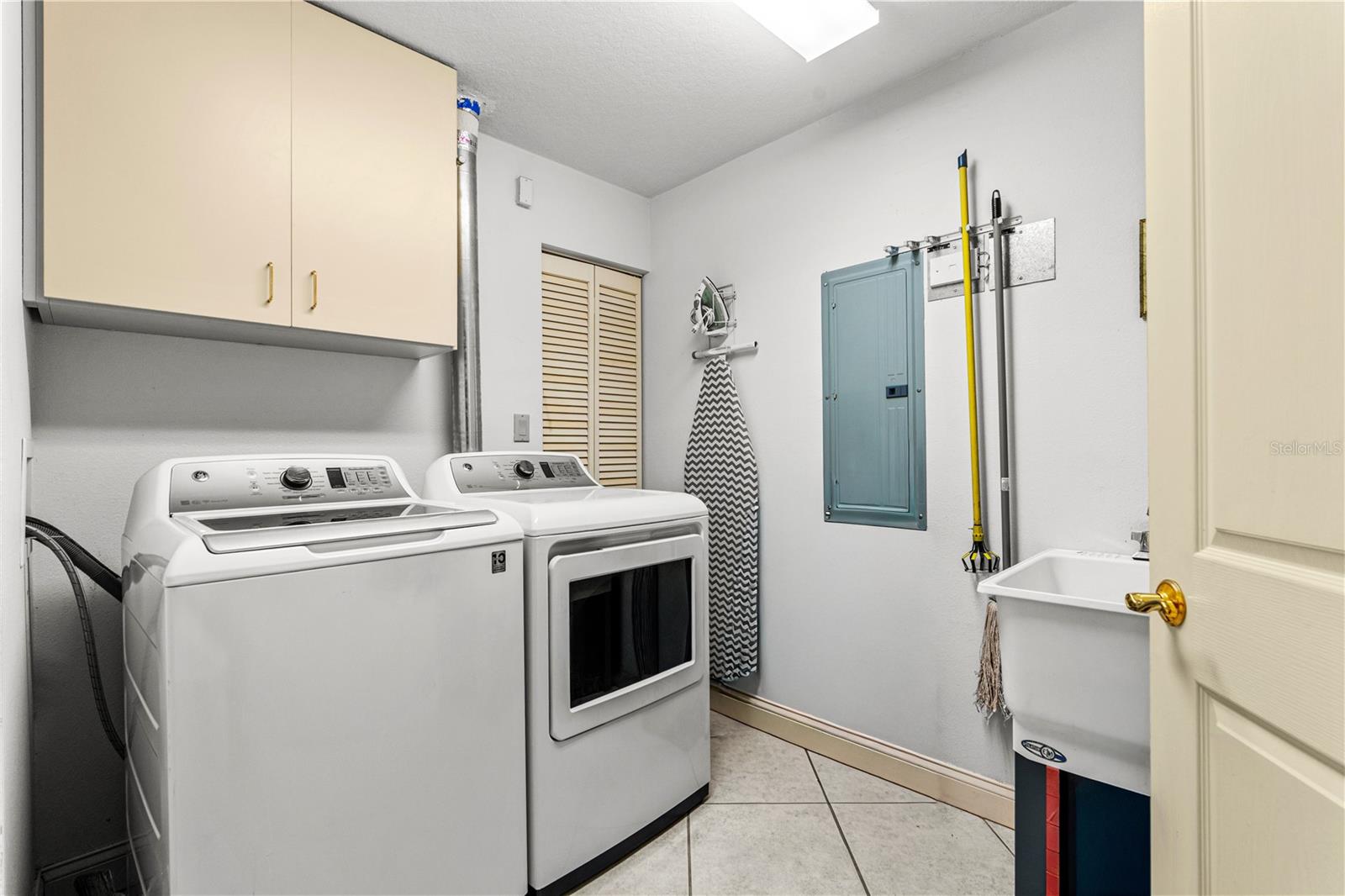 Image 60 of 73 For 2300 Atlantic Avenue 101