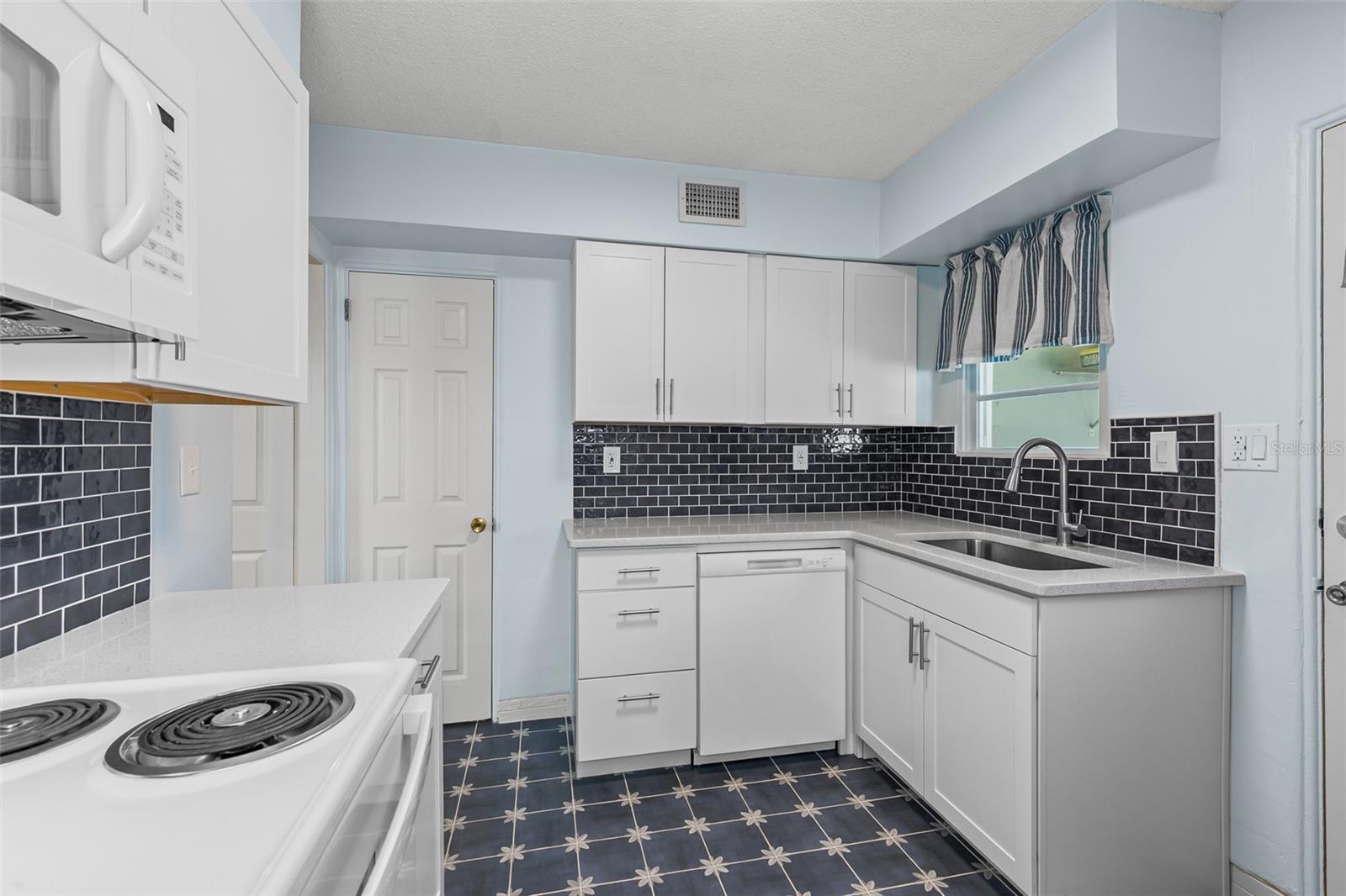 Image 15 of 49 For 517 Revilo Boulevard