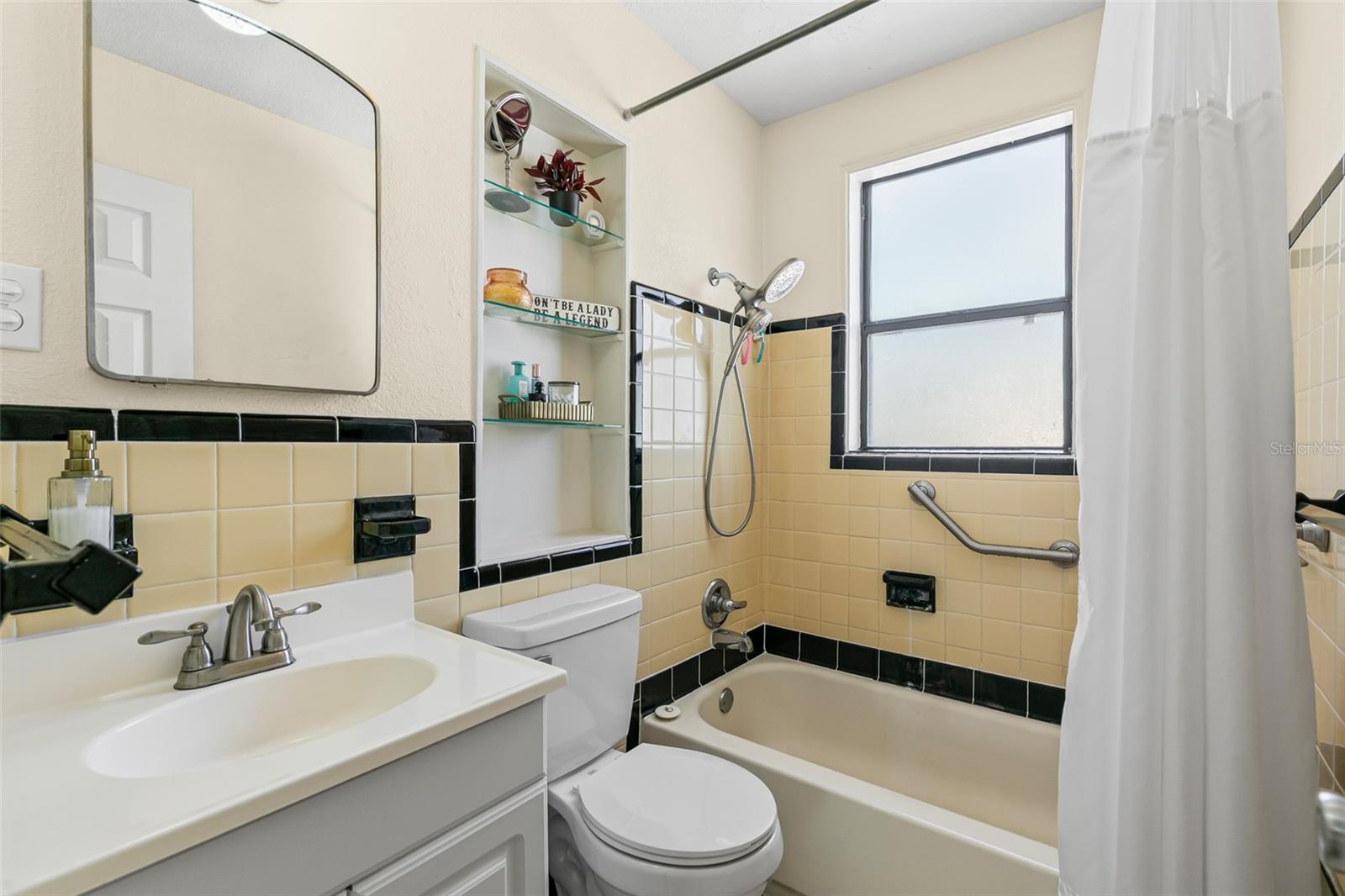 Image 22 of 49 For 517 Revilo Boulevard