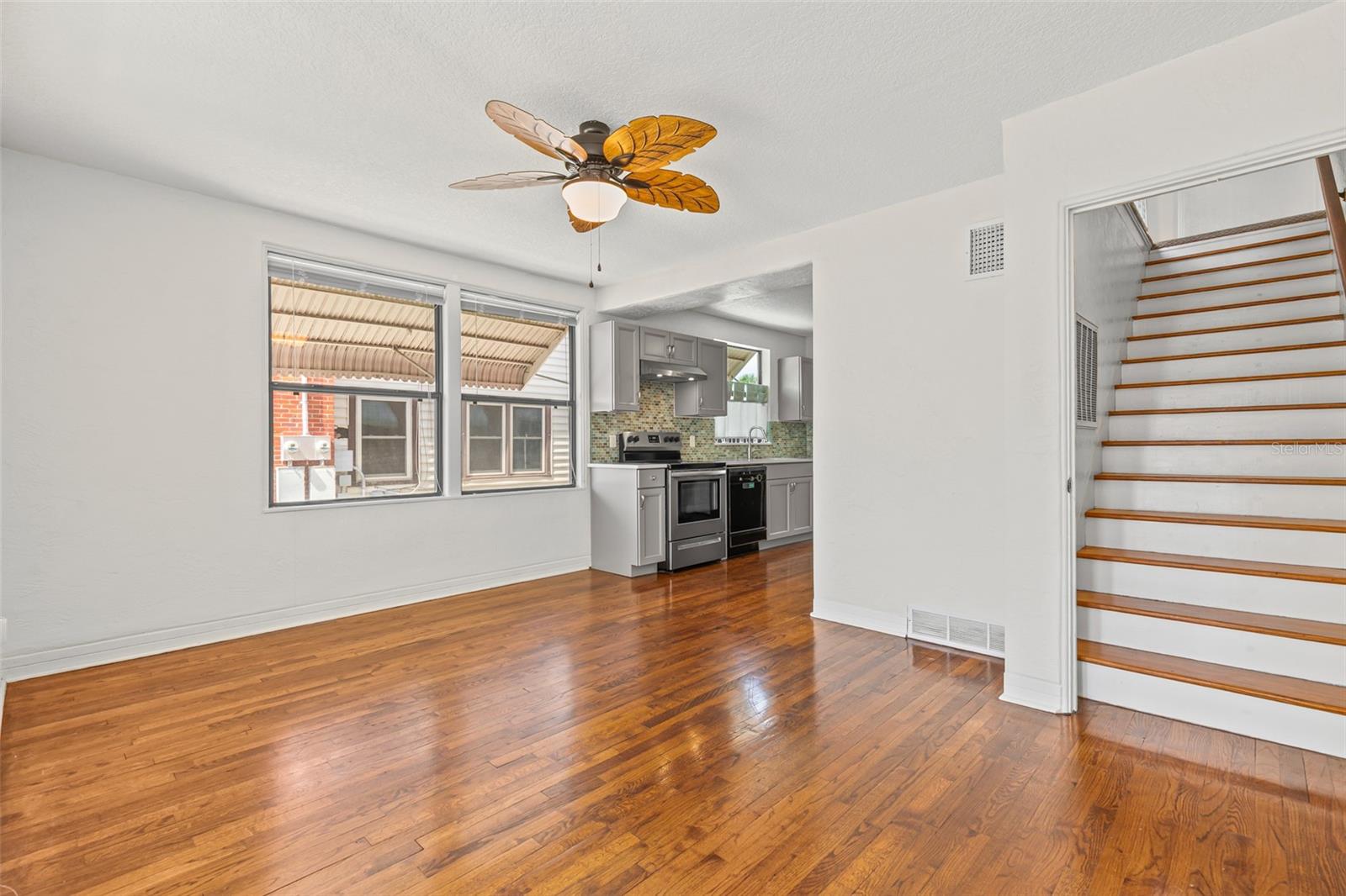 Image 32 of 49 For 517 Revilo Boulevard