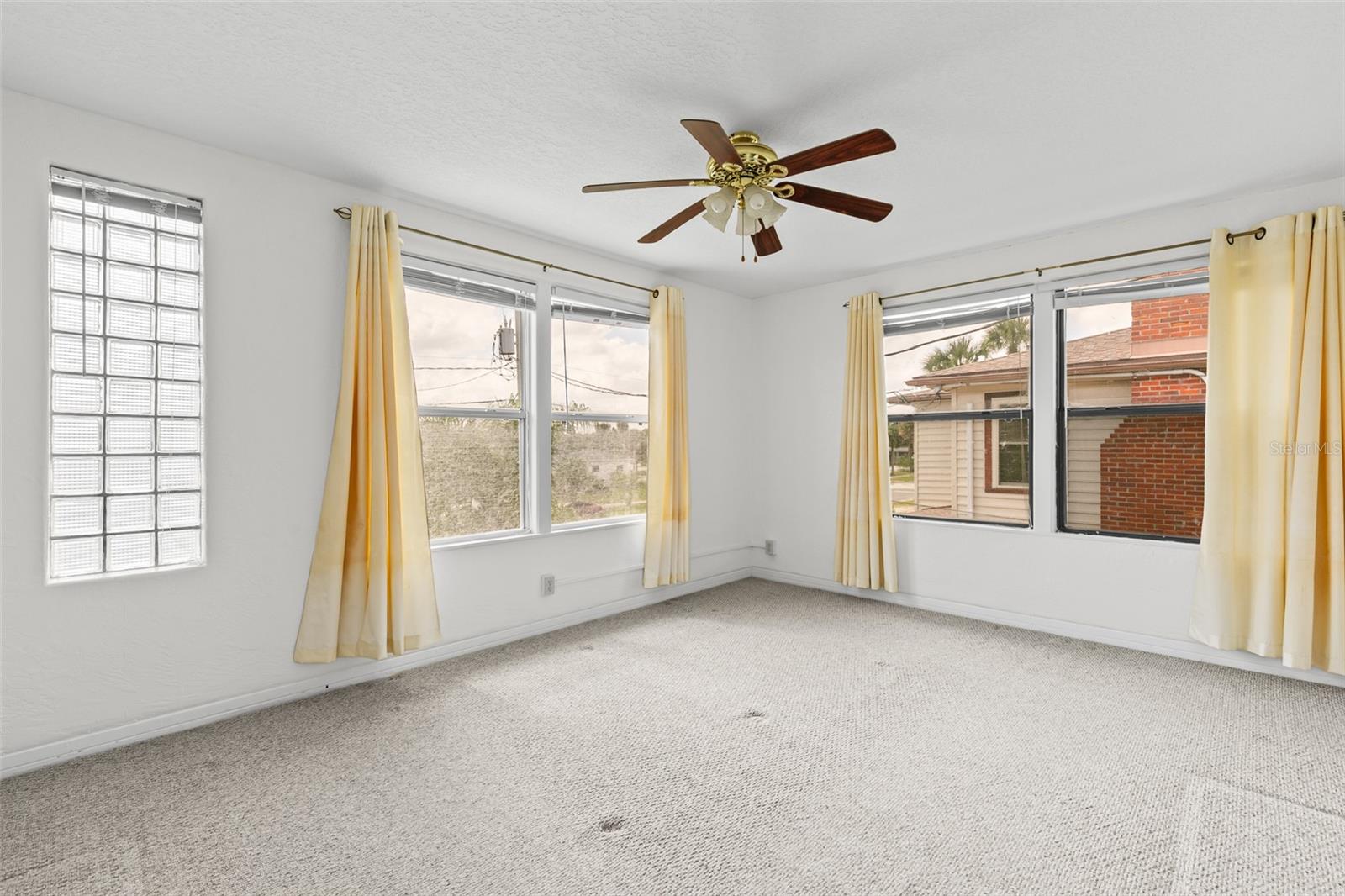 Image 44 of 49 For 517 Revilo Boulevard