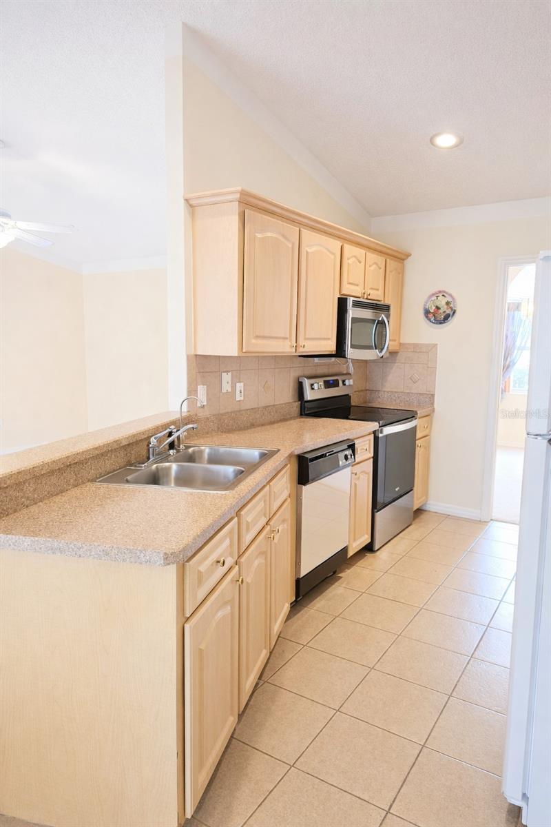 Image 20 of 67 For 12 Warwick Place