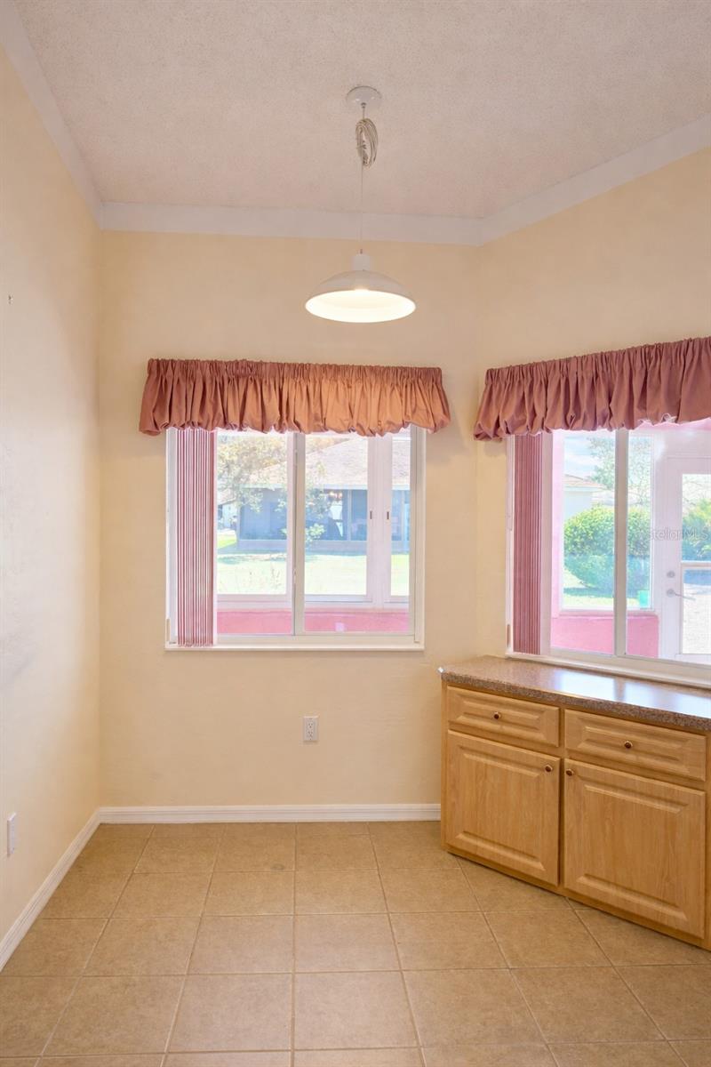 Image 21 of 67 For 12 Warwick Place