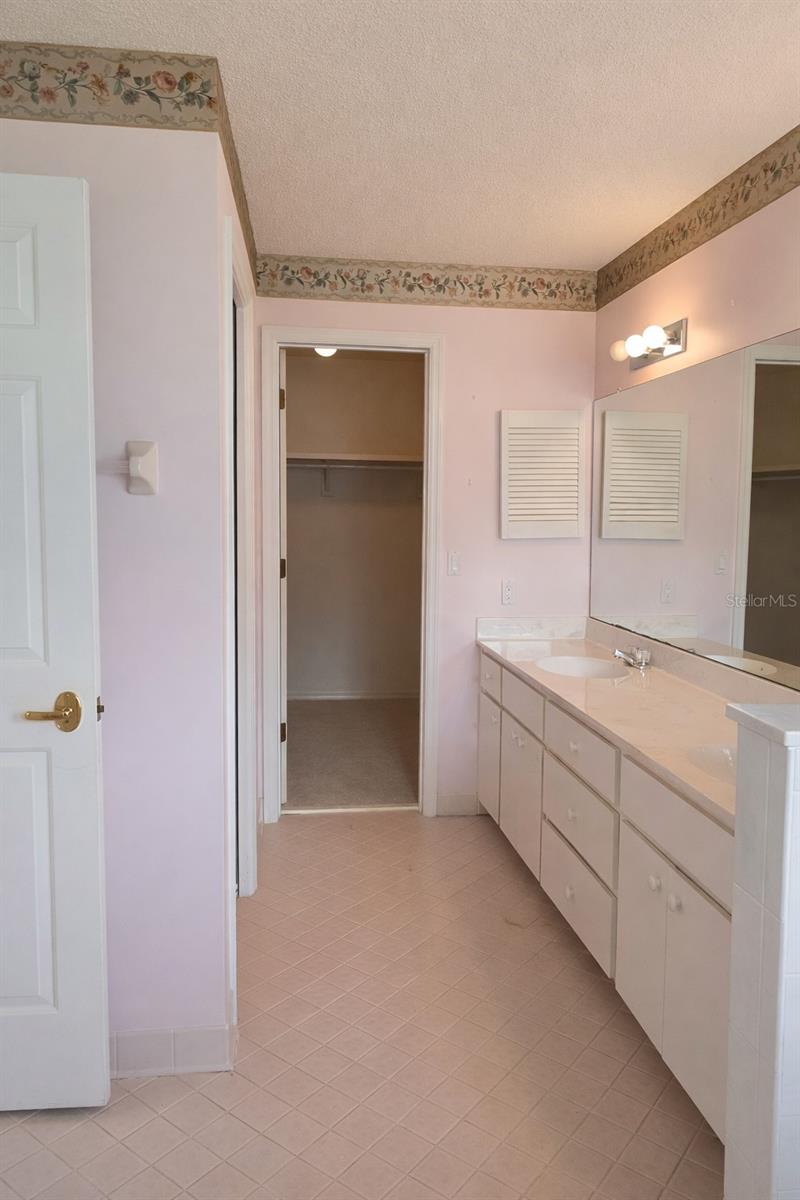 Image 28 of 67 For 12 Warwick Place