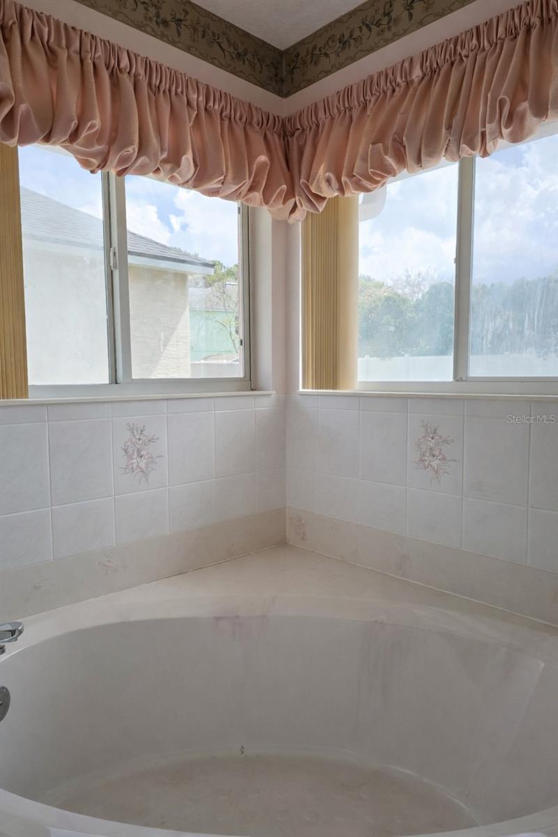 Image 30 of 67 For 12 Warwick Place