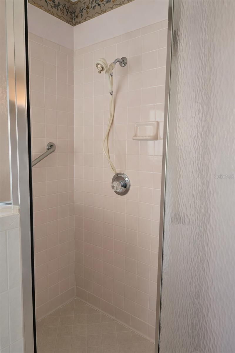 Image 31 of 67 For 12 Warwick Place