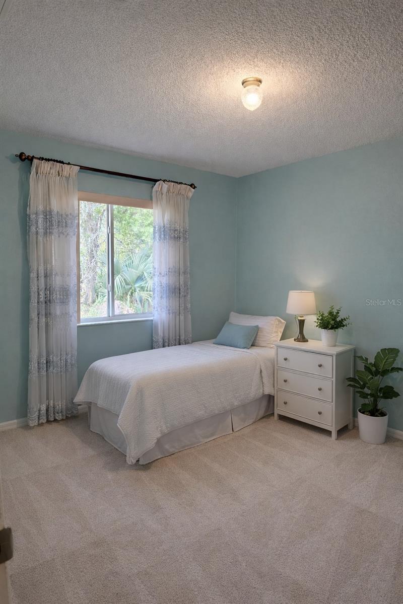 Image 41 of 67 For 12 Warwick Place