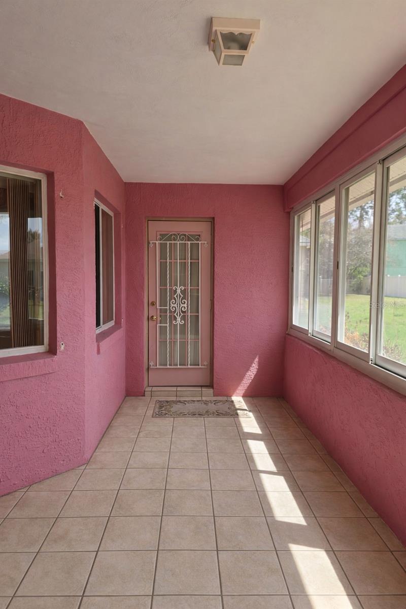 Image 49 of 67 For 12 Warwick Place