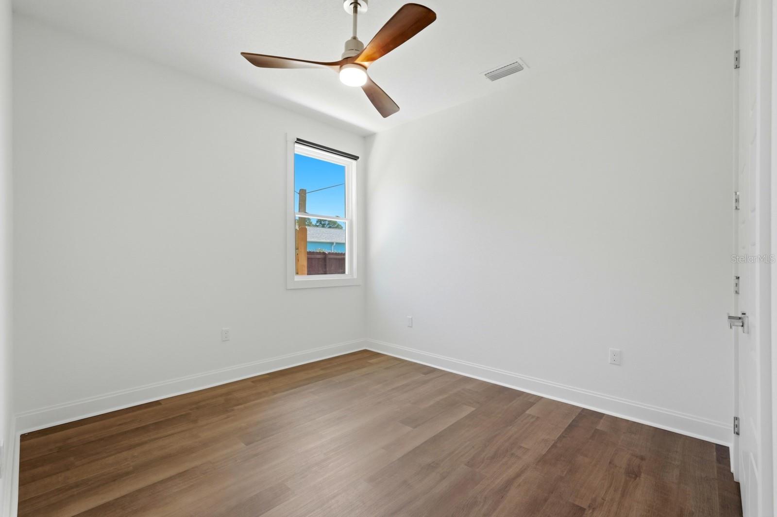 Image 11 of 39 For 2419 India Palm Drive