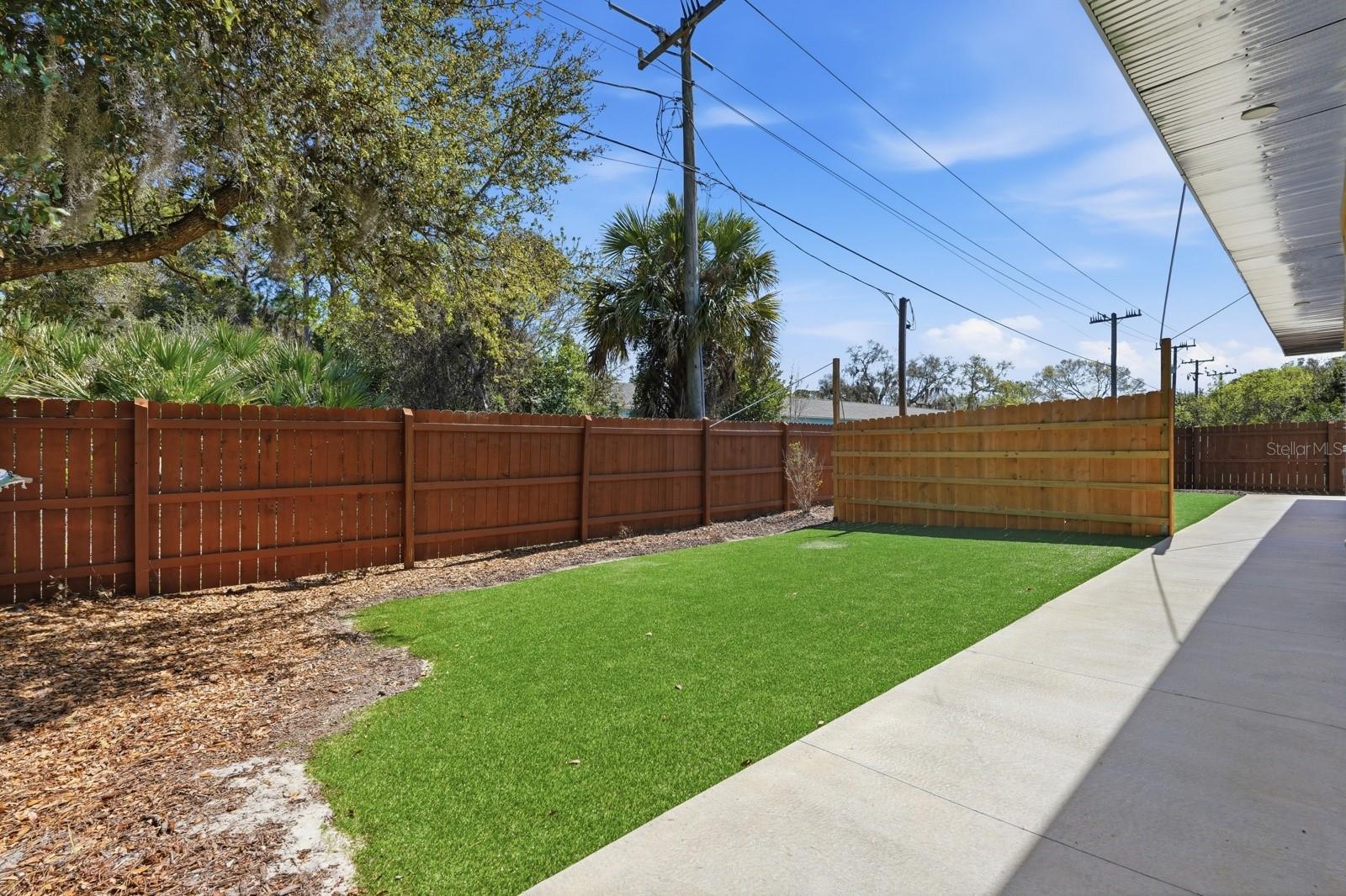 Image 15 of 39 For 2419 India Palm Drive