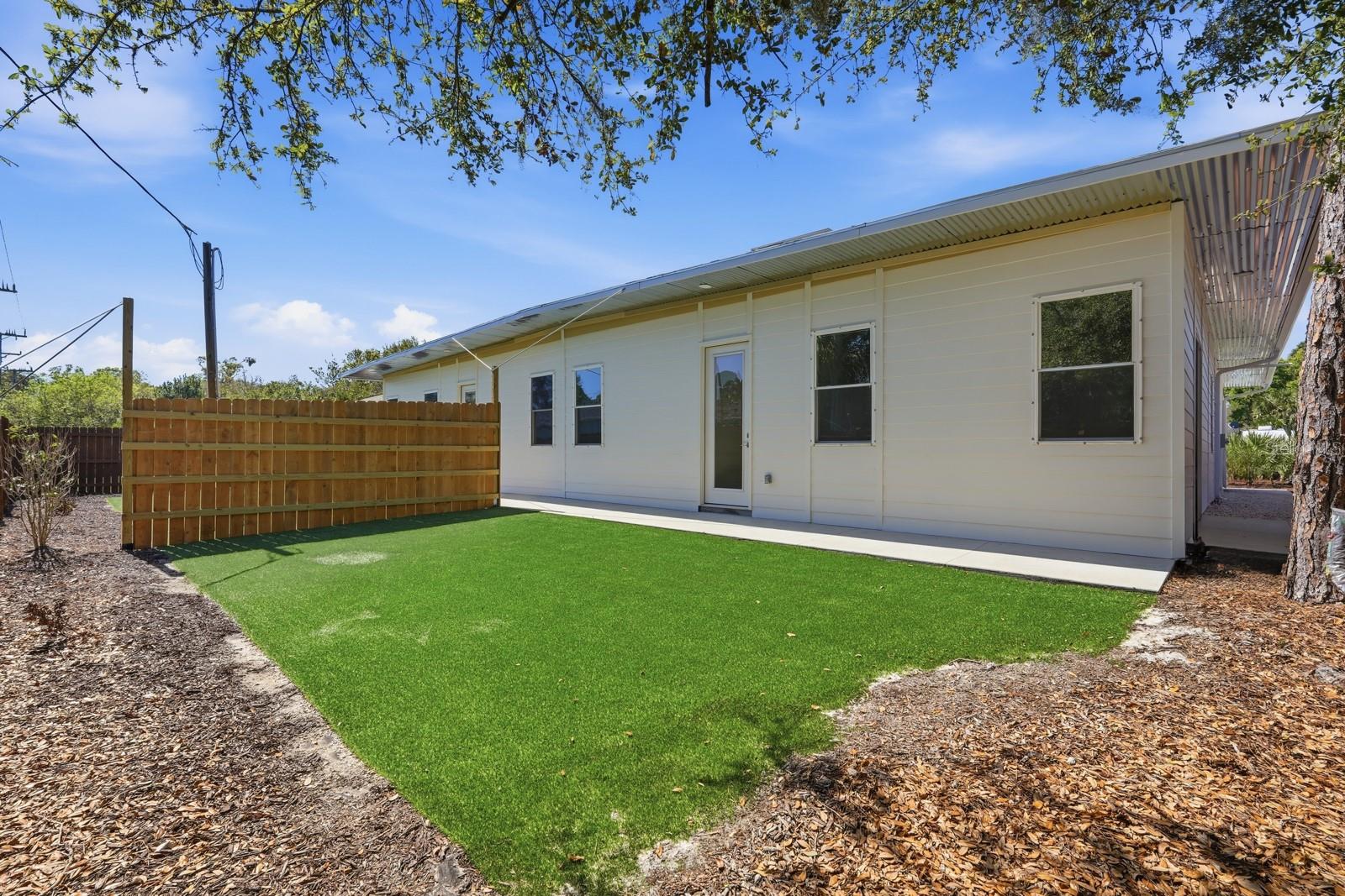 Image 16 of 39 For 2419 India Palm Drive