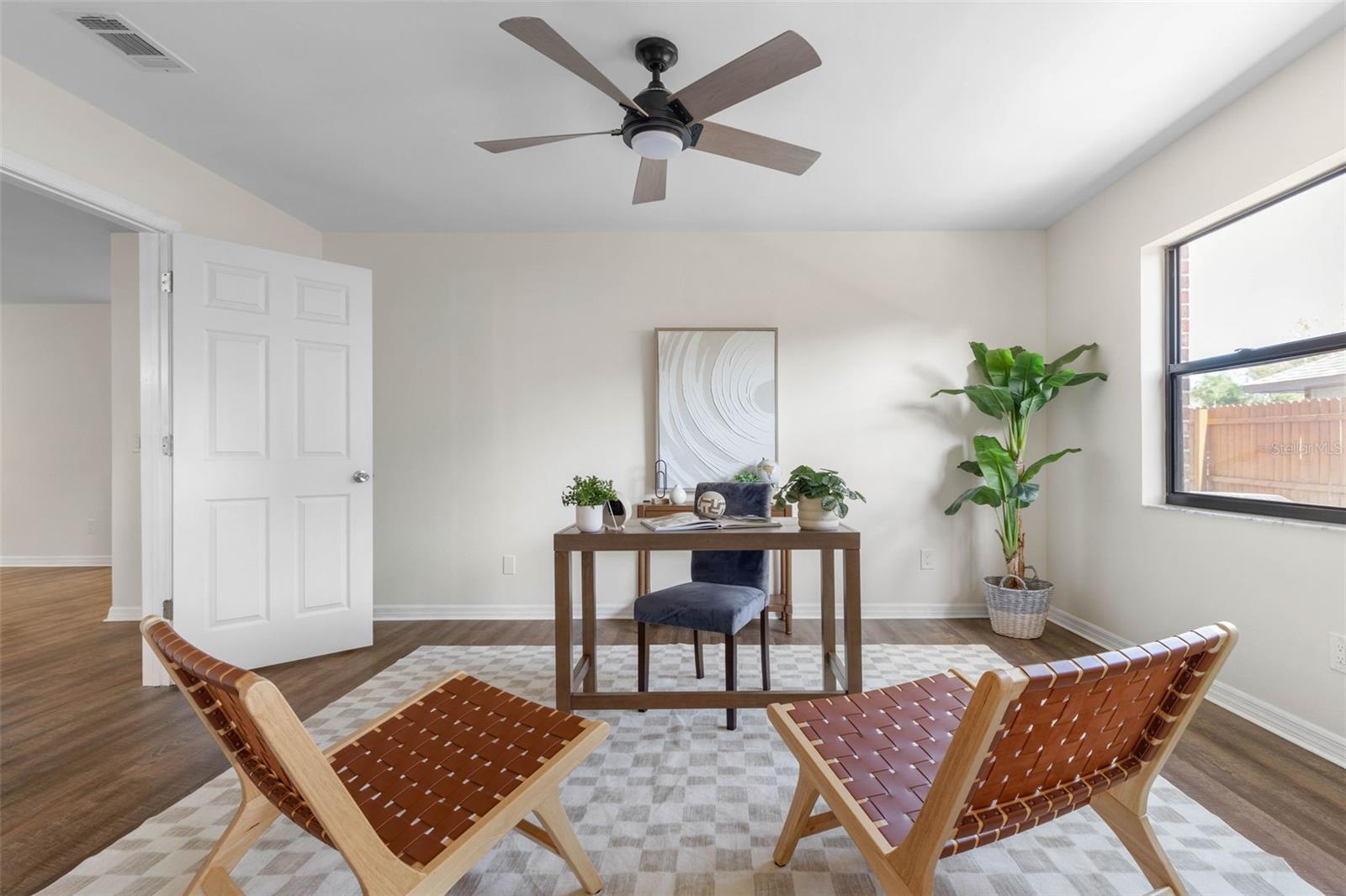 Image 13 of 42 For 8 Aston Circle