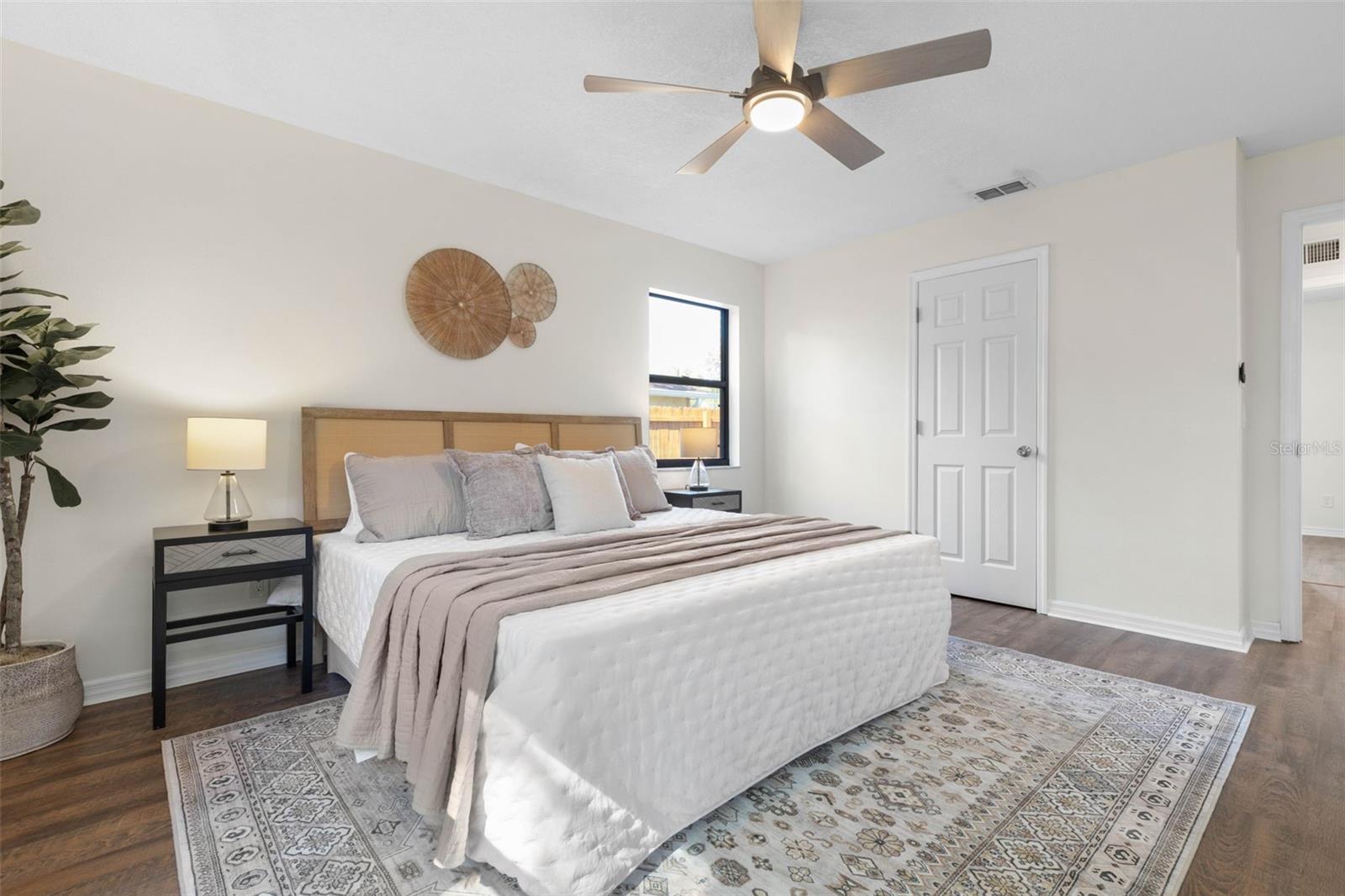 Image 16 of 42 For 8 Aston Circle