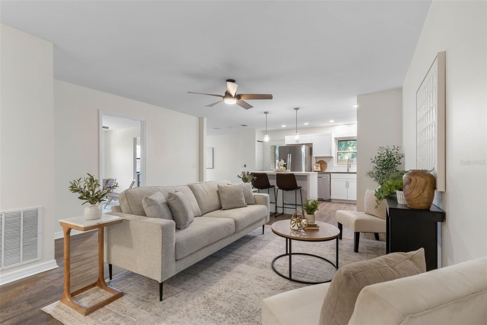 Image 2 of 42 For 8 Aston Circle