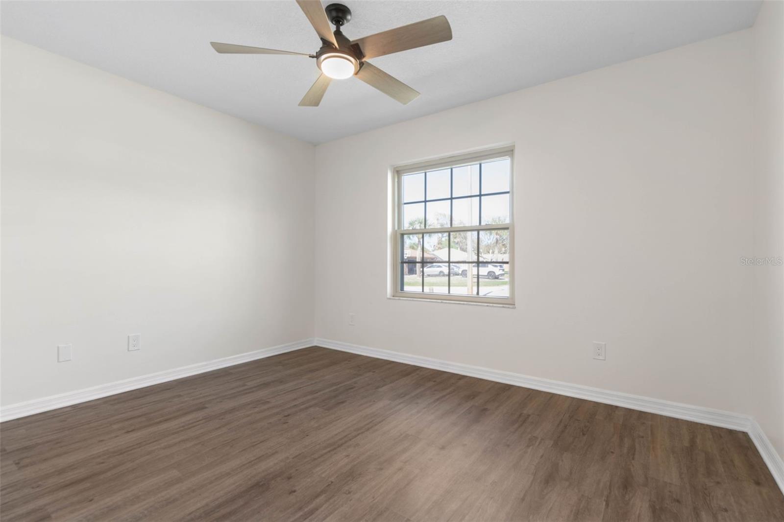 Image 21 of 42 For 8 Aston Circle