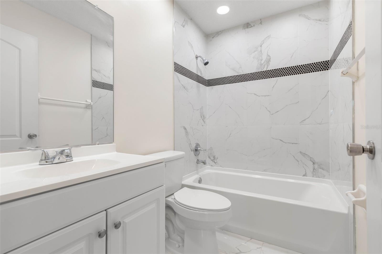 Image 22 of 42 For 8 Aston Circle