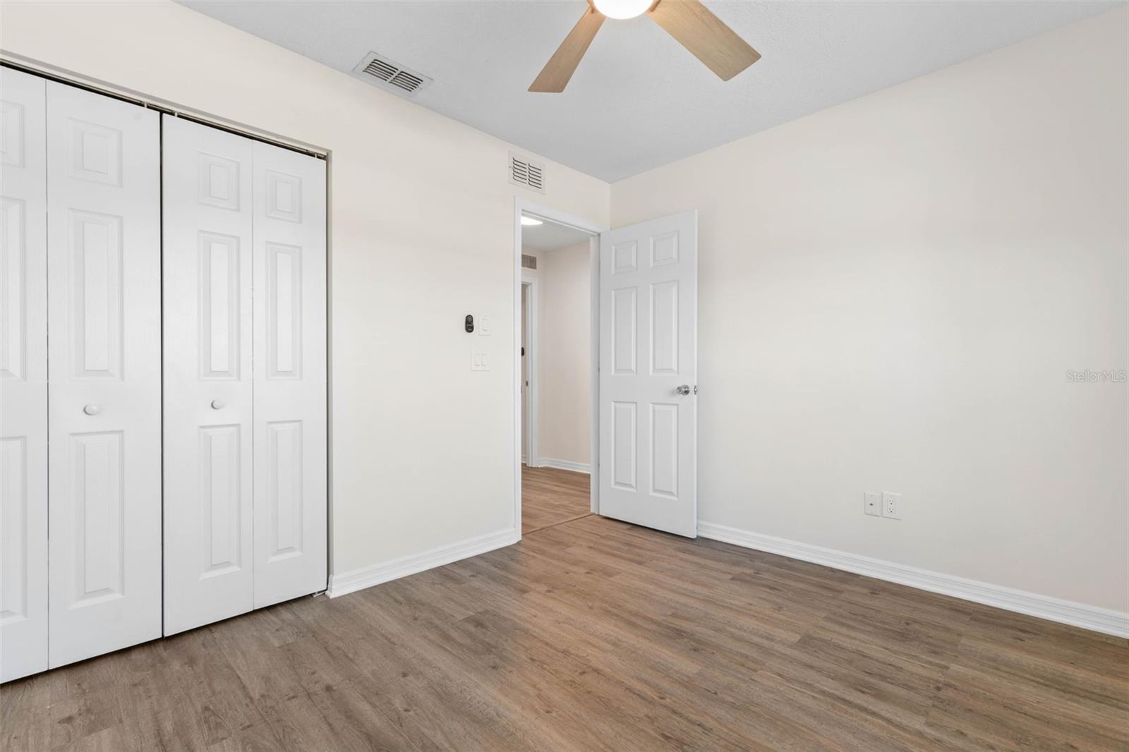 Image 23 of 42 For 8 Aston Circle