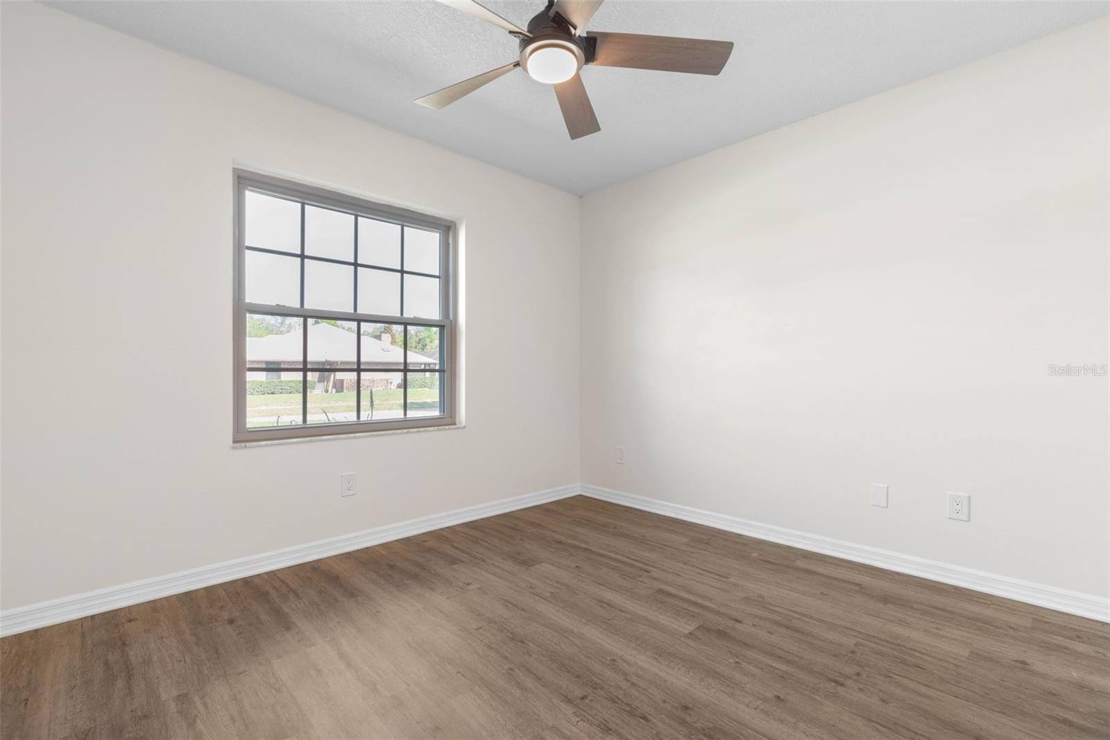 Image 24 of 42 For 8 Aston Circle