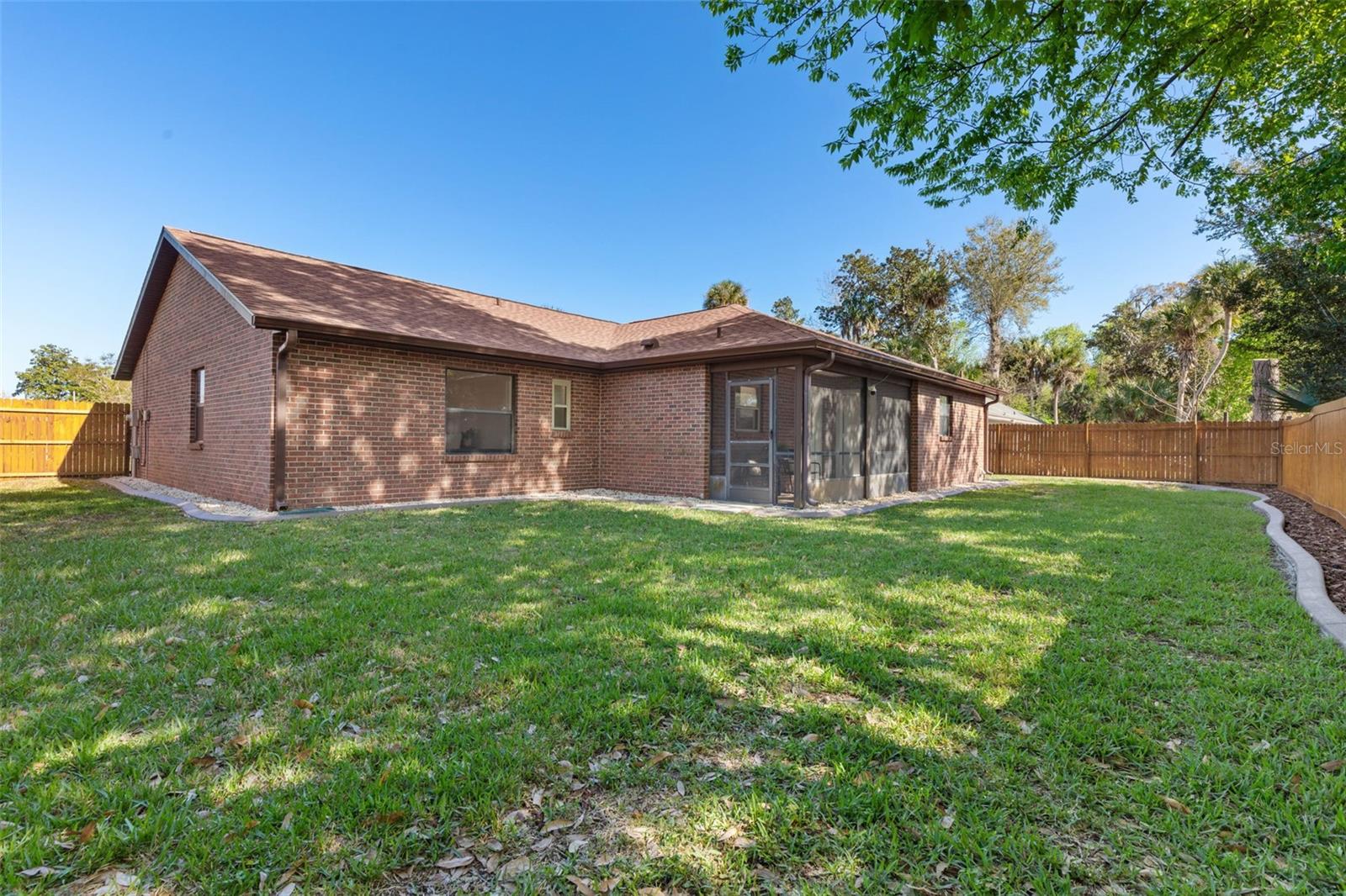 Image 32 of 42 For 8 Aston Circle