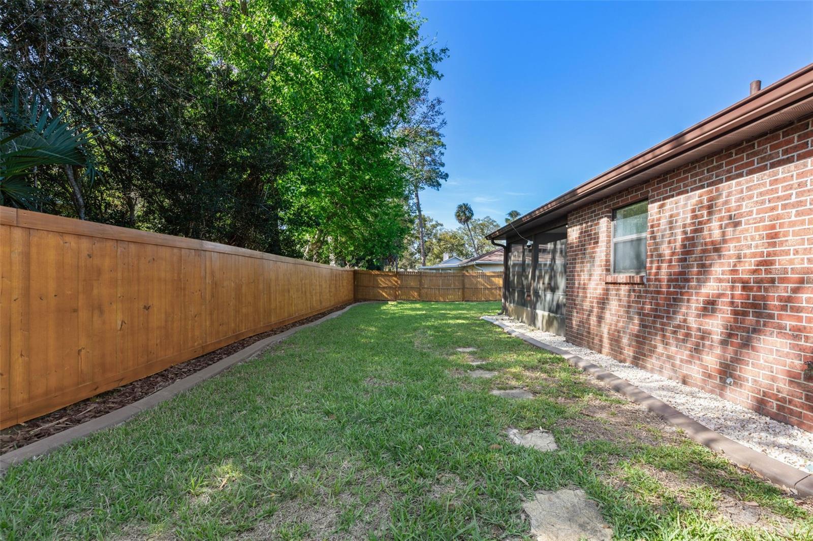 Image 34 of 42 For 8 Aston Circle