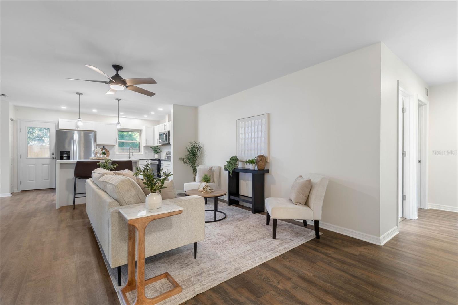 Image 4 of 42 For 8 Aston Circle