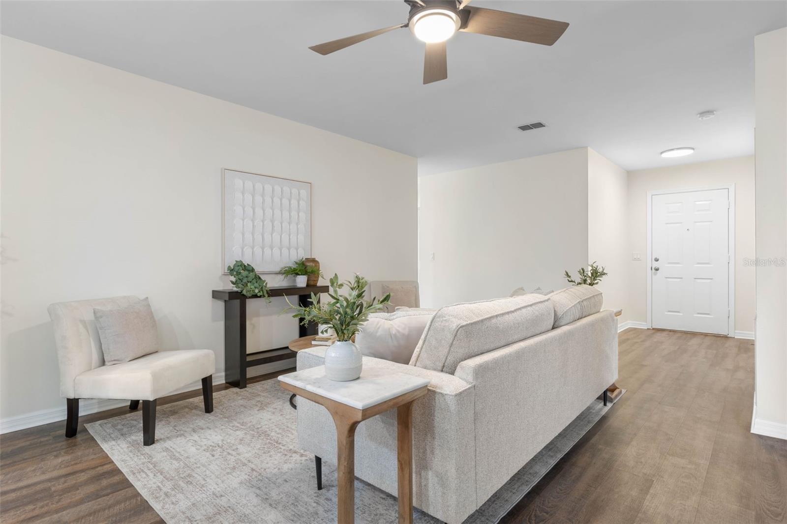 Image 5 of 42 For 8 Aston Circle