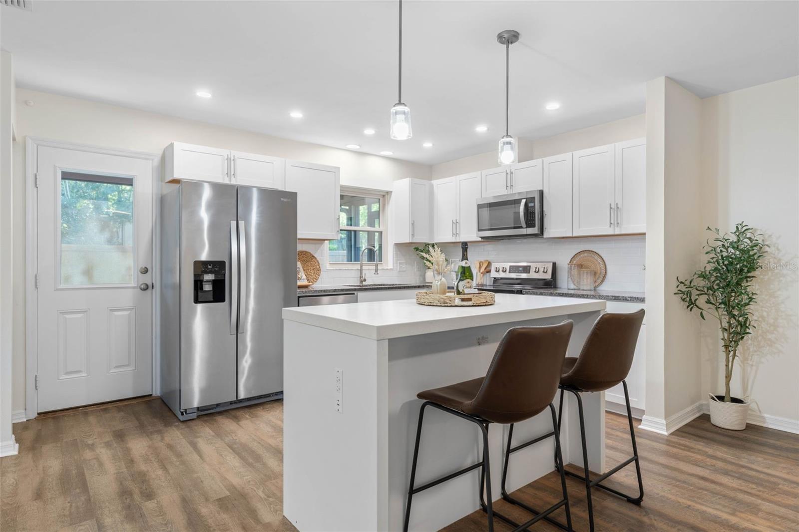 Image 6 of 42 For 8 Aston Circle