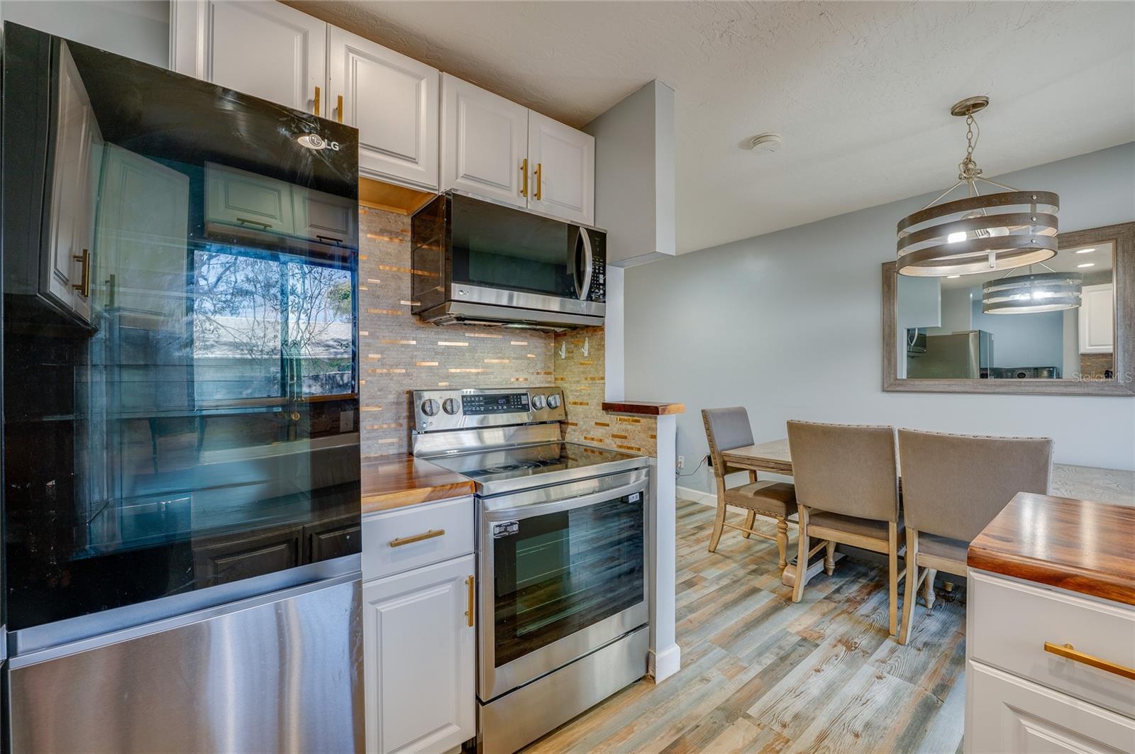 Image 12 of 33 For 322 Canal Road 27