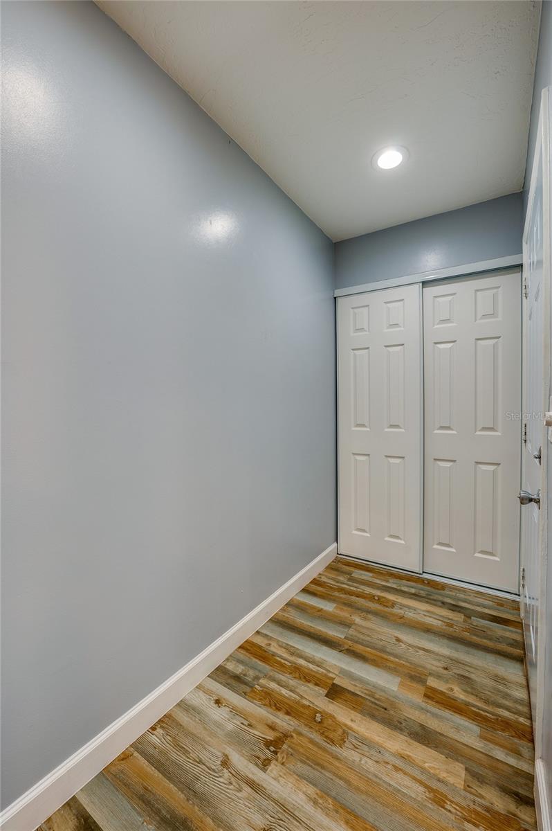 Image 5 of 33 For 322 Canal Road 27