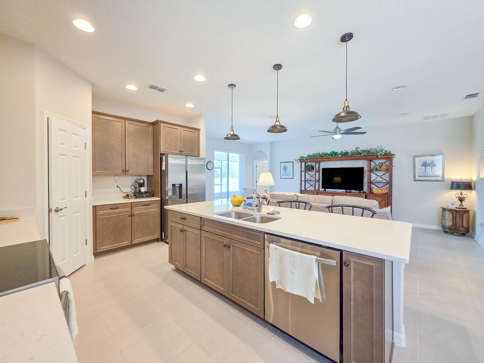 Image 10 of 45 For 8 Lakeland Way