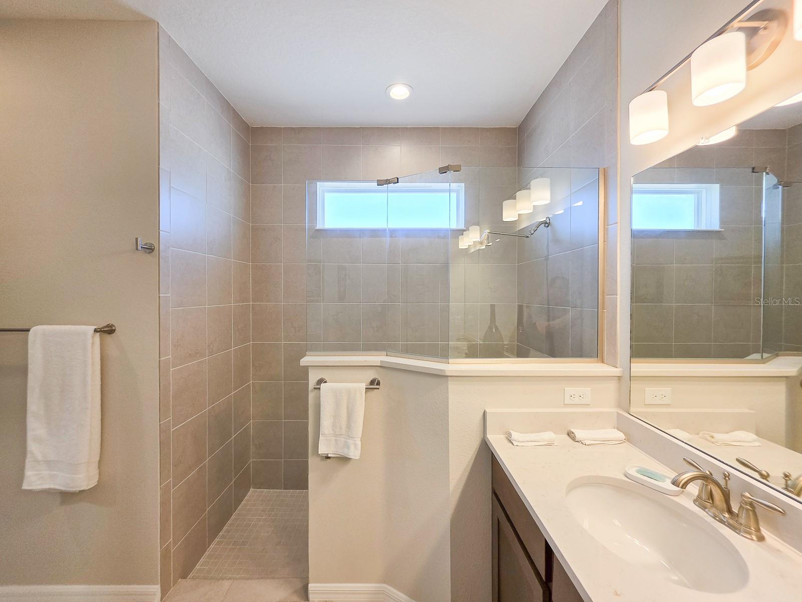 Image 19 of 45 For 8 Lakeland Way