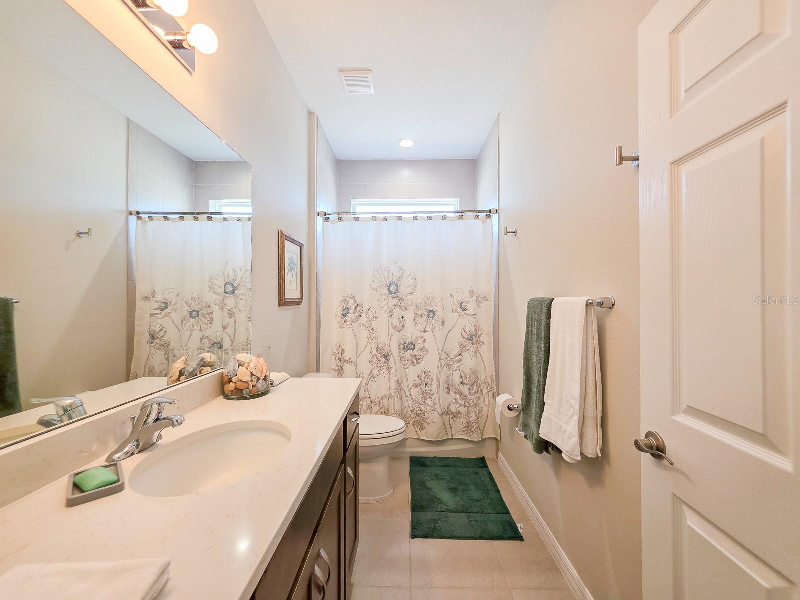 Image 22 of 45 For 8 Lakeland Way