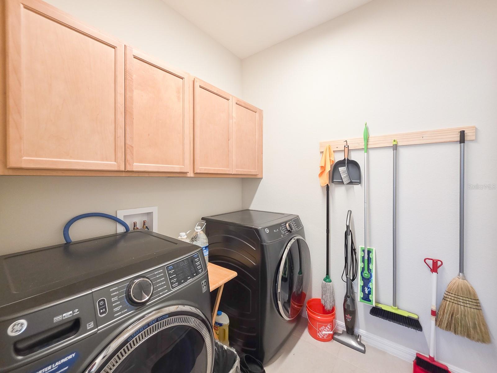 Image 28 of 45 For 8 Lakeland Way