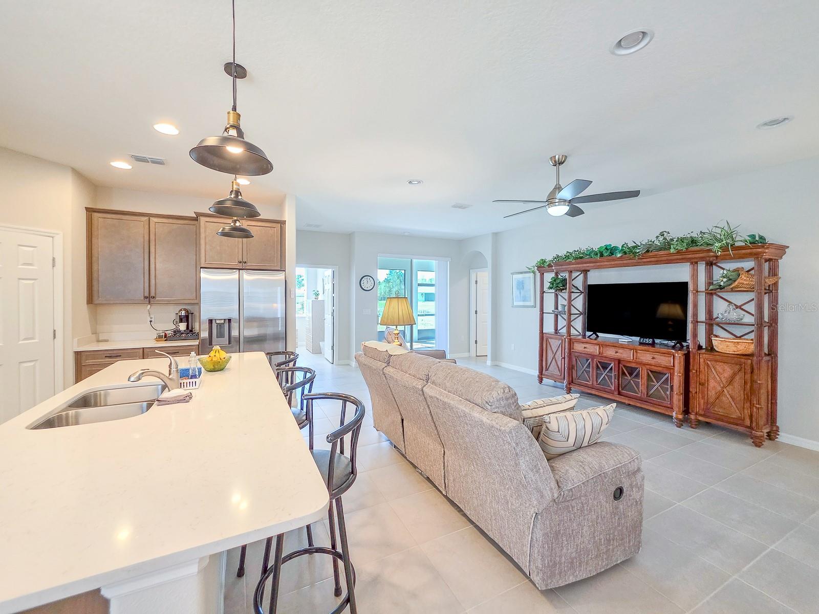 Image 7 of 45 For 8 Lakeland Way