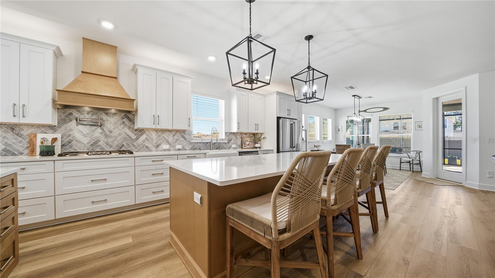 Image 20 of 91 For 119 Victory Court