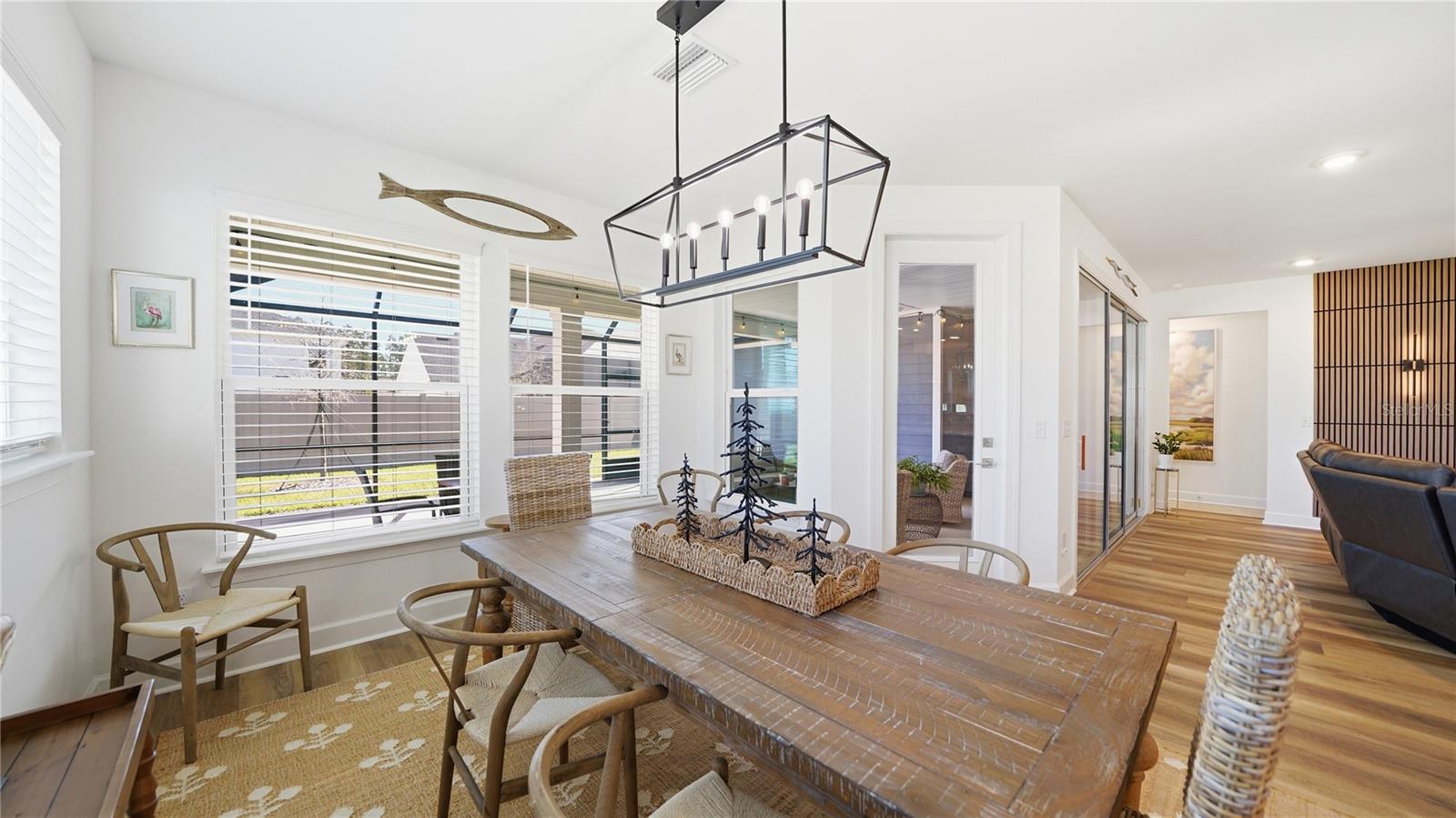 Image 22 of 91 For 119 Victory Court