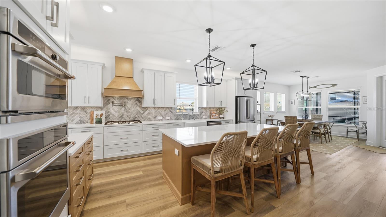 Image 3 of 91 For 119 Victory Court