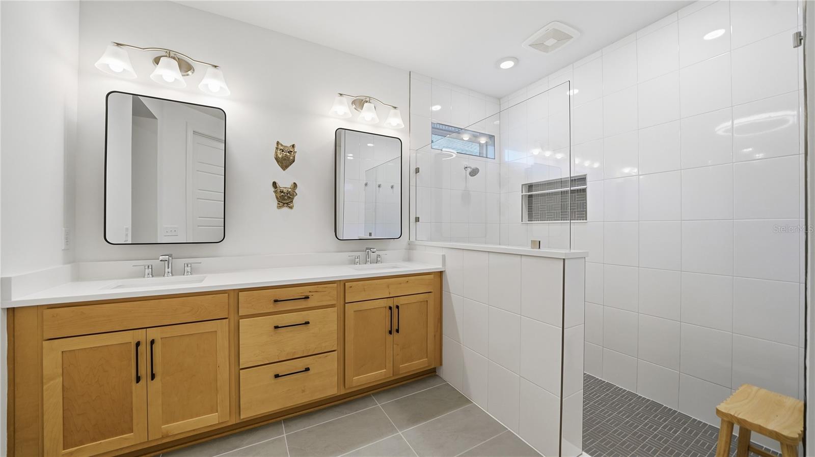 Image 34 of 91 For 119 Victory Court