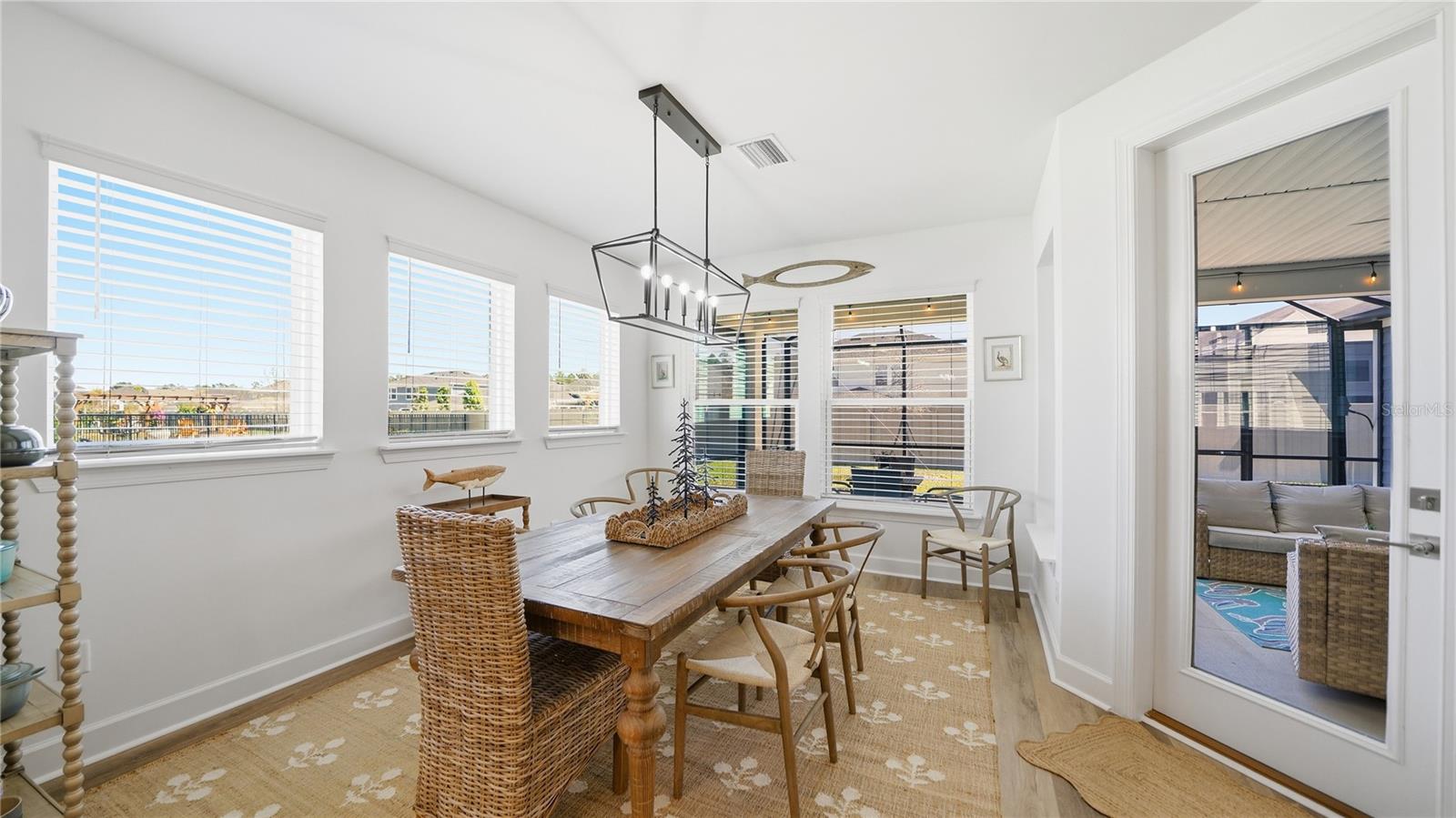 Image 4 of 91 For 119 Victory Court