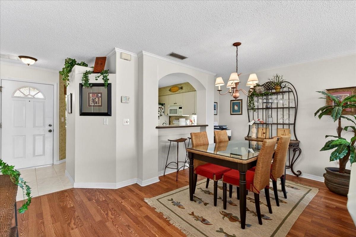 Image 11 of 75 For 525 Lake Bridge Drive