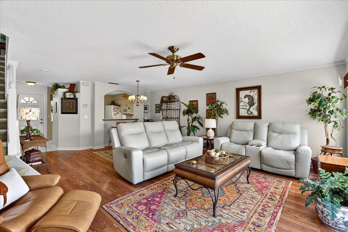 Image 17 of 75 For 525 Lake Bridge Drive